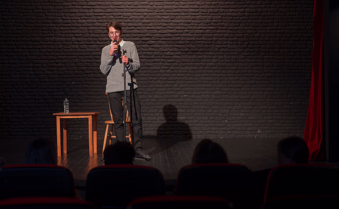 Stand Up-kveld for to