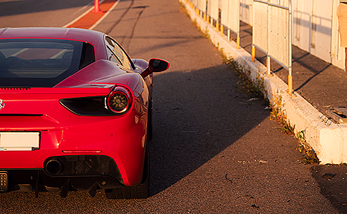 Kjør Ferrari på racerbane