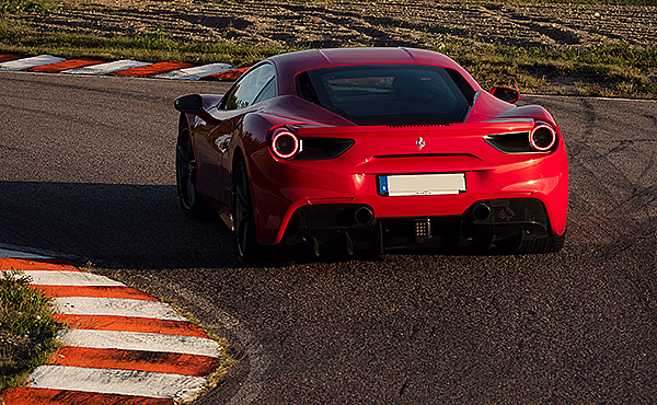 Kjør Ferrari på racerbane