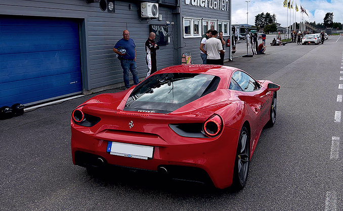 Kjør Ferrari på racerbane