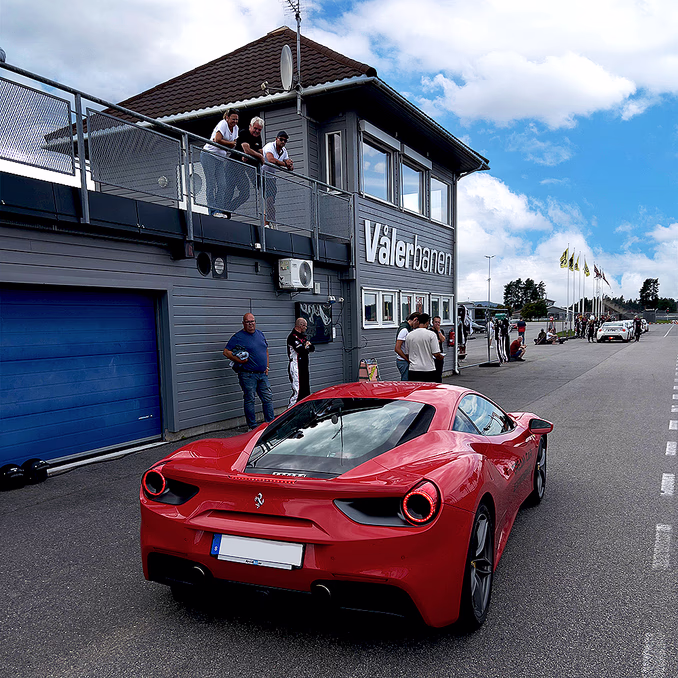 Kjør Ferrari på racerbane