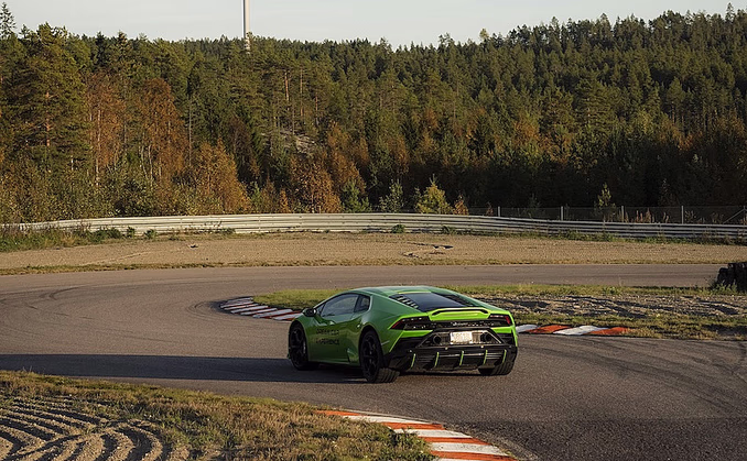 Kjør Lamborghini på racerbane