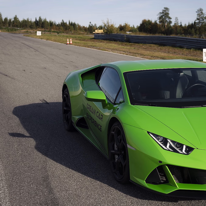 Kjør Lamborghini på racerbane