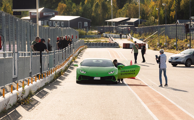 Kjør Lamborghini på racerbane