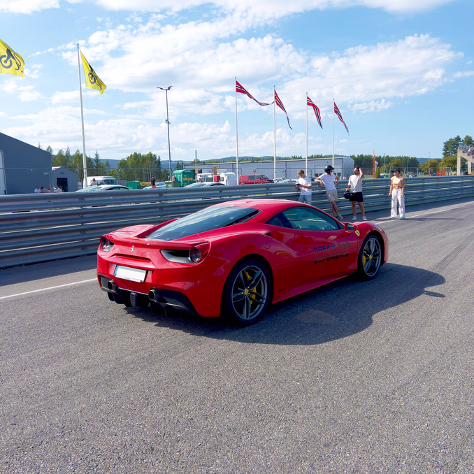 Kjør Ferrari på racerbane