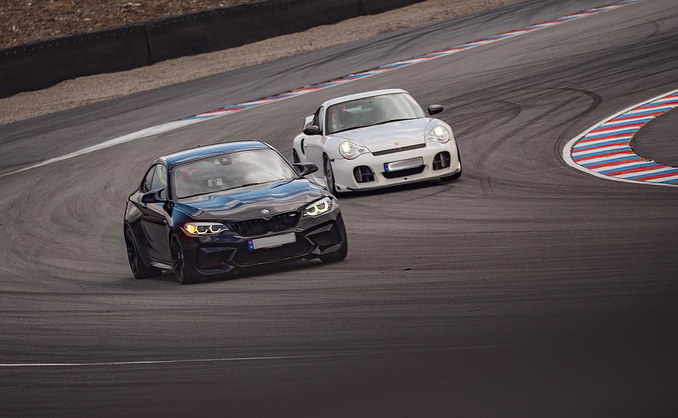 Kjør egen bil på bane