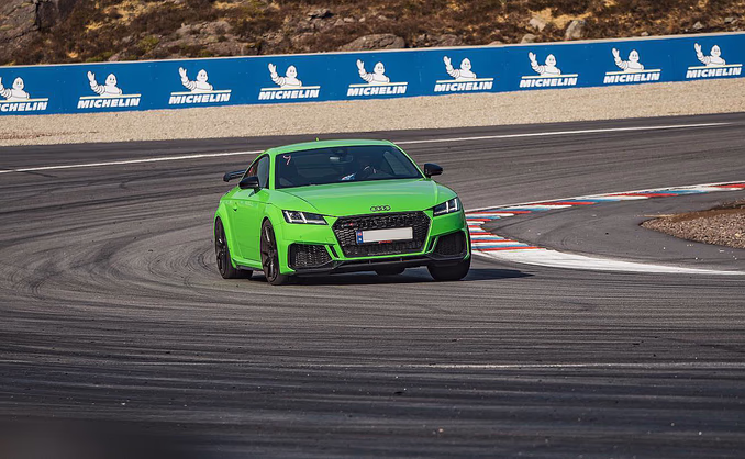 Kjør egen bil på bane