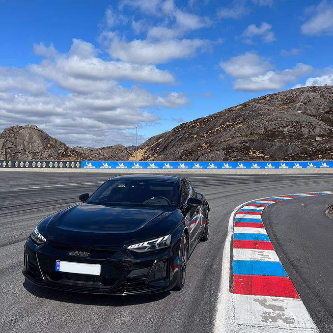 Kjør egen bil på bane