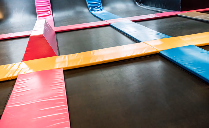 Gøy i trampolinepark