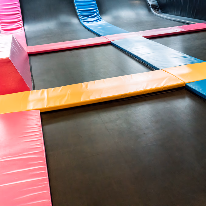 Gøy i trampolinepark
