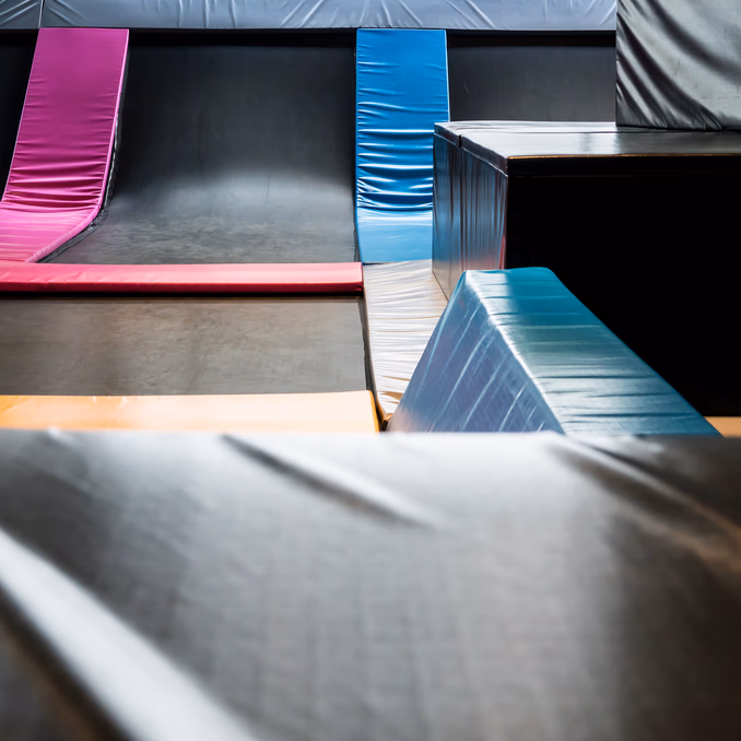 Gøy i trampolinepark