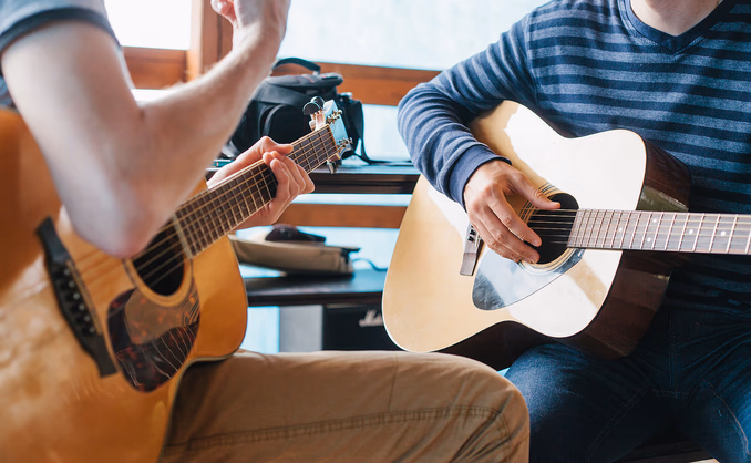 Lær å spille gitar