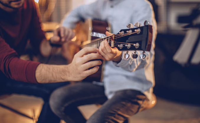Lær å spille gitar