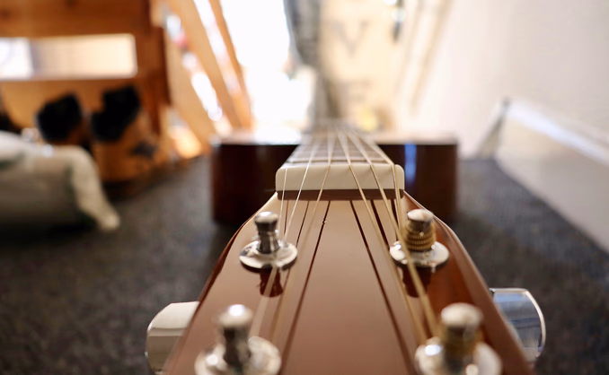 Lær å spille gitar