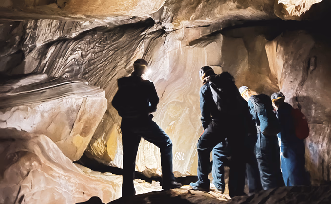 Grottetur i Øyfjellgrotta