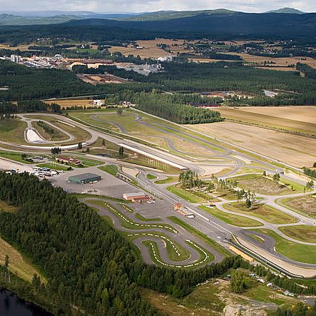 Supersportsbil og racing