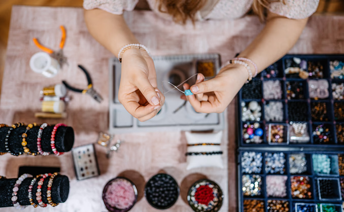 Smykkekurs i å lage egne smykker