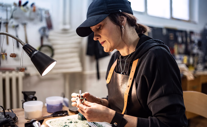 Smykkekurs i å lage egne smykker