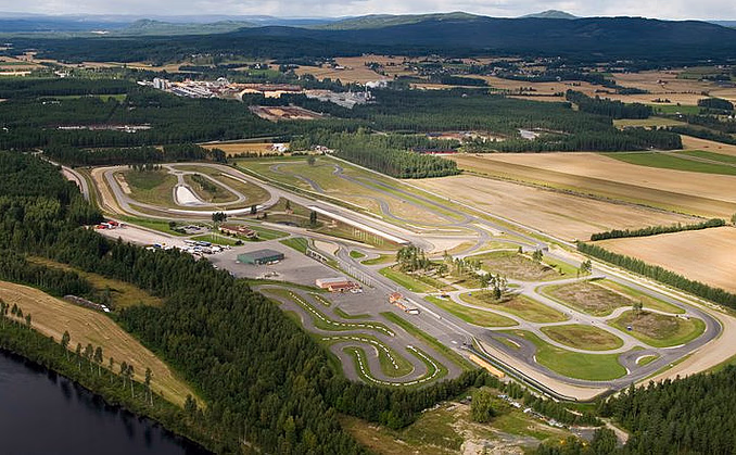 Kjør Lamborghini på racerbane