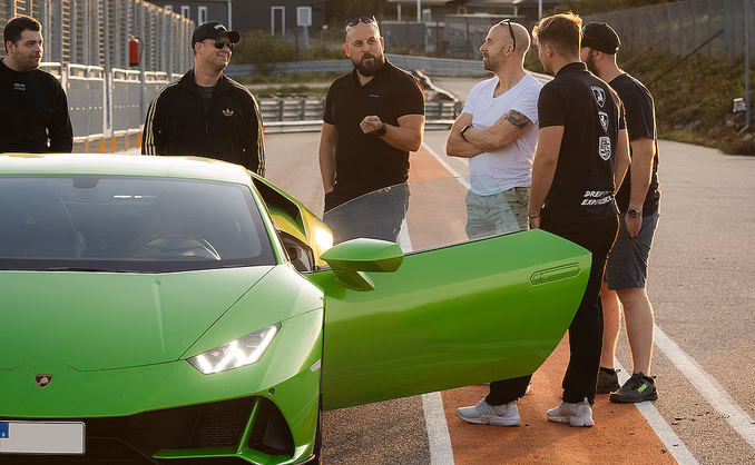 Kjør Lamborghini på racerbane