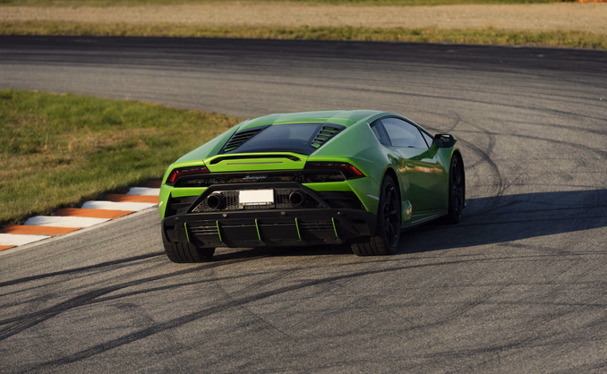 Kjør Lamborghini på racerbane