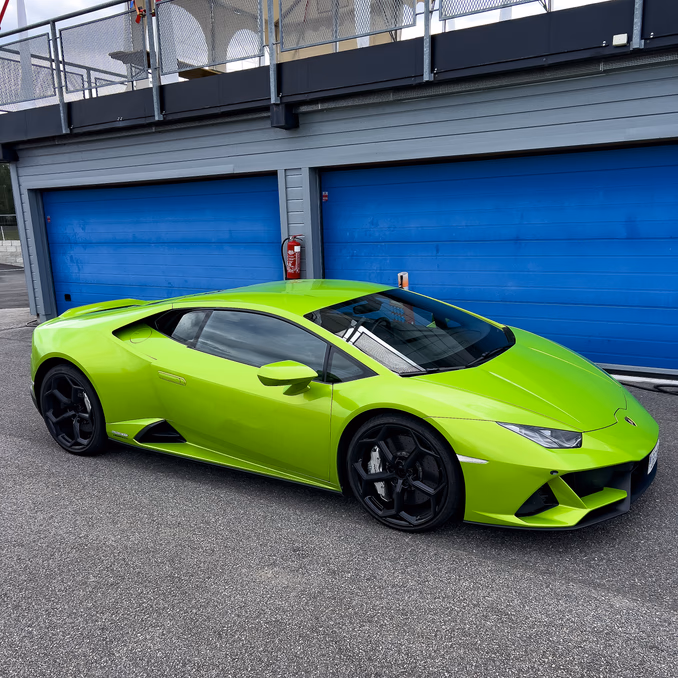 Kjør Lamborghini på racerbane