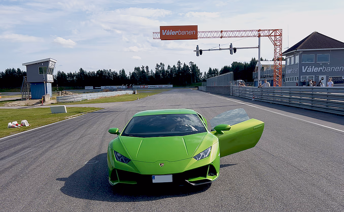 Kjør Lamborghini på racerbane