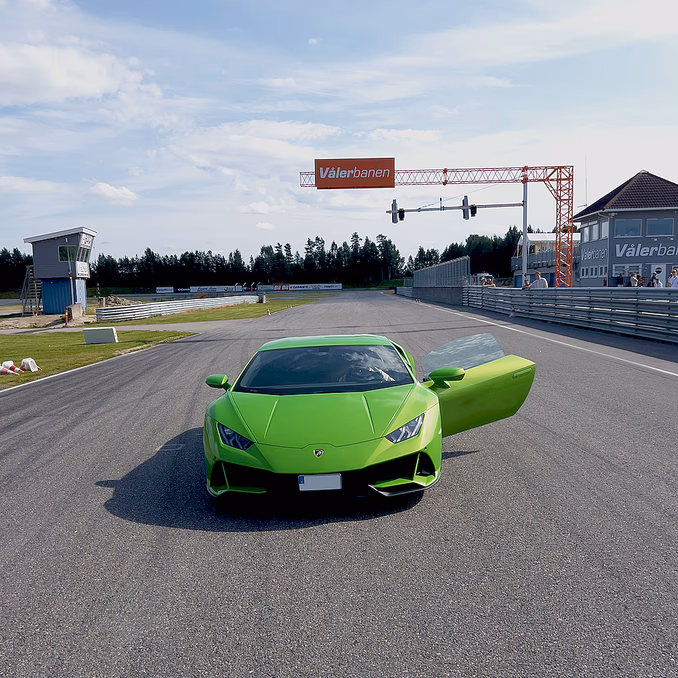 Kjør Lamborghini på racerbane