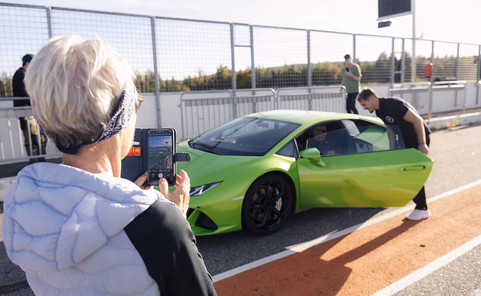 Kjør Lamborghini på racerbane