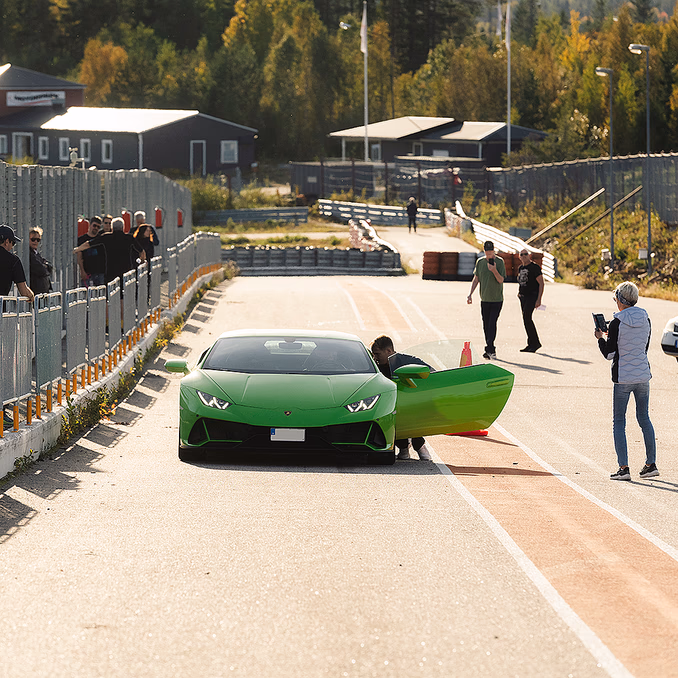 Kjør Lamborghini på racerbane