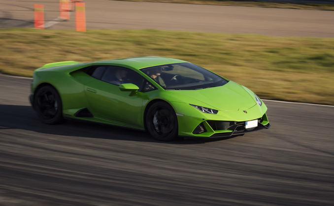 Kjør Lamborghini på racerbane