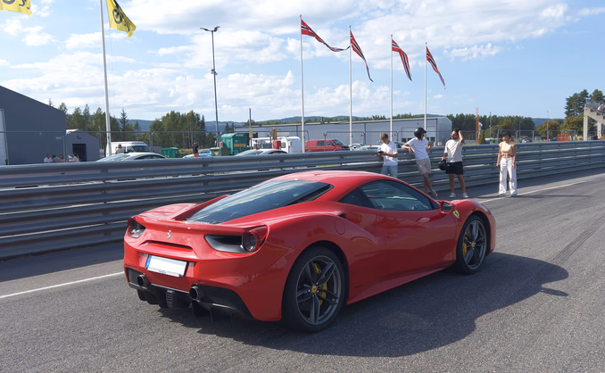 Kjør Ferrari på racerbane