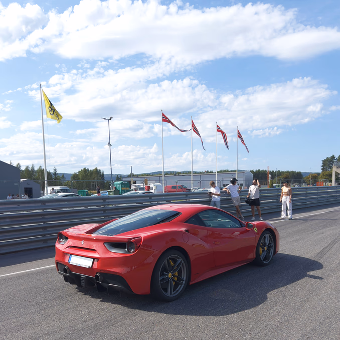 Kjør Ferrari på racerbane
