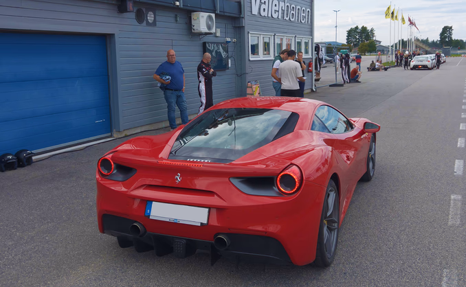 Kjør Ferrari på racerbane