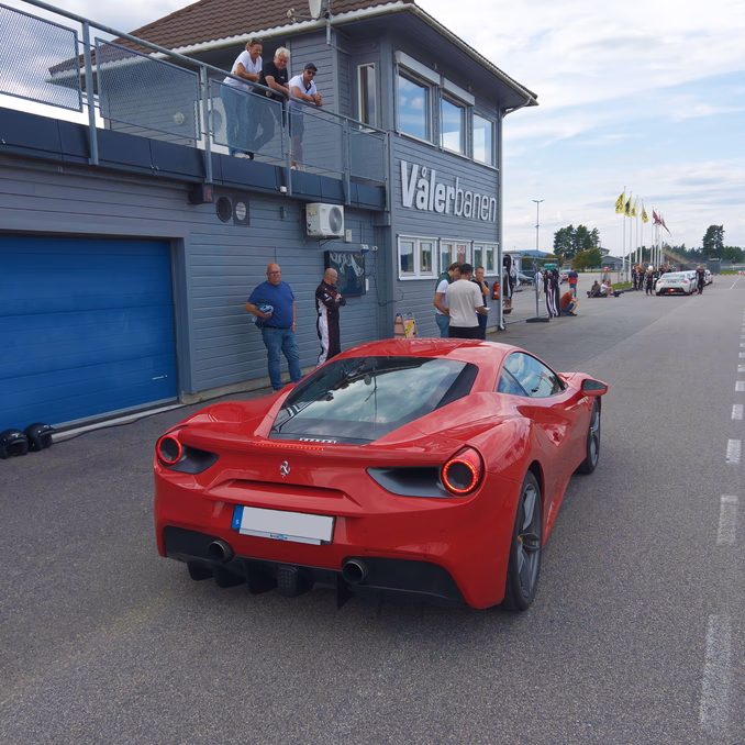 Kjør Ferrari på racerbane