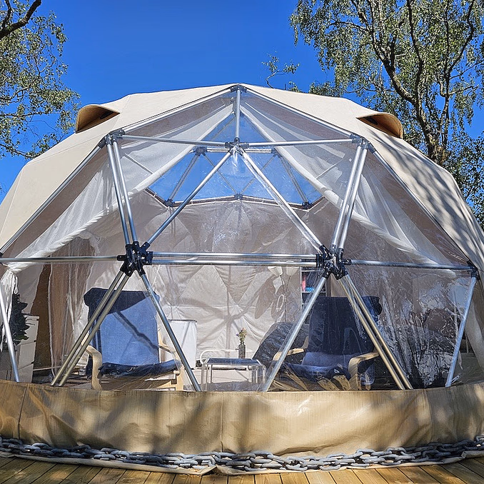 Dome, jacuzzi & sauna