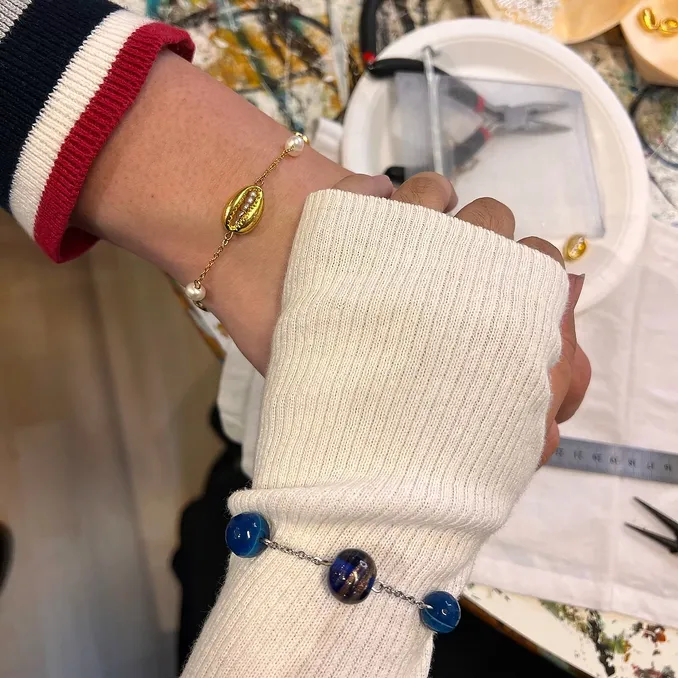 Lag eget smykke på smykkekafé