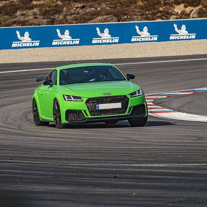 Kjør egen bil på bane