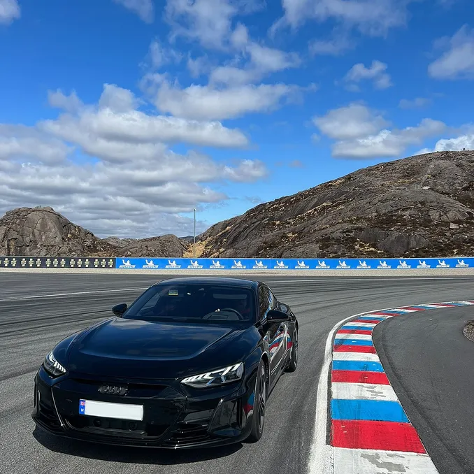 Kjør egen bil på bane