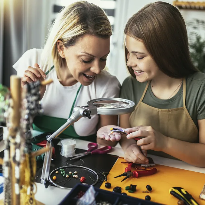 Smykkekurs i å lage egne smykker