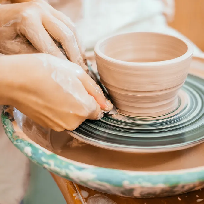 Keramikkurs i grunnleggende dreieteknikk