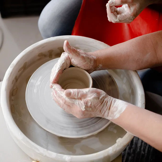 Keramikkurs i grunnleggende dreieteknikk
