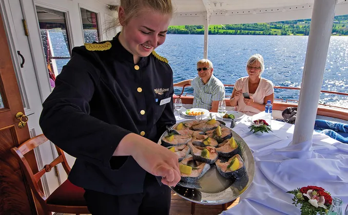 Hjuldamper med middag