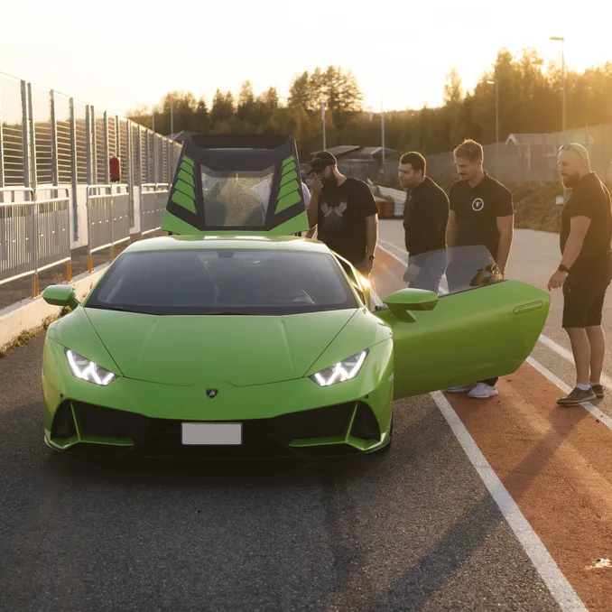 Kjør Lamborghini på racerbane