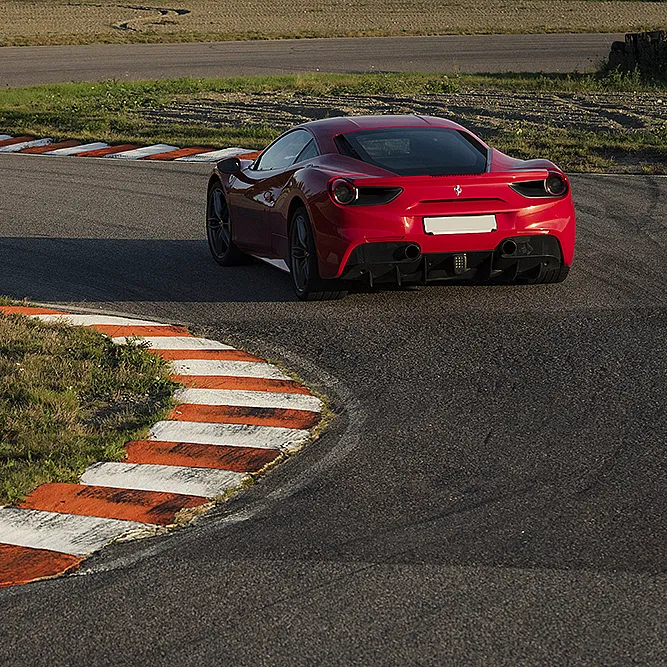 Kjør Ferrari på racerbane