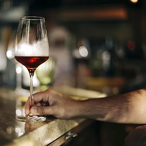 En kveld på vinbar for to