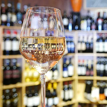 En kveld på vinbar for to