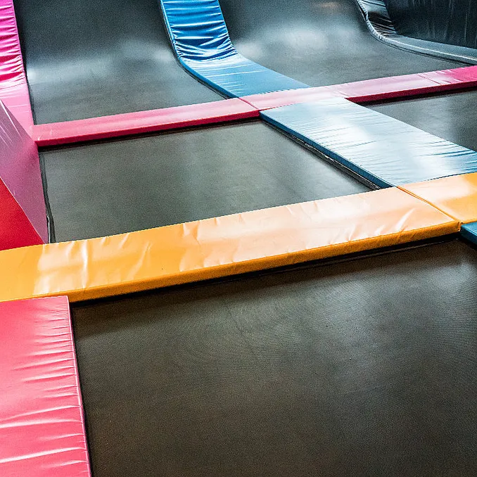 Gøy i trampolinepark