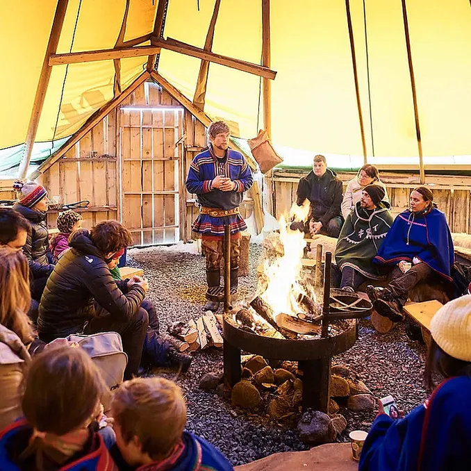 Reinsdyrsafari med sameleir og middag