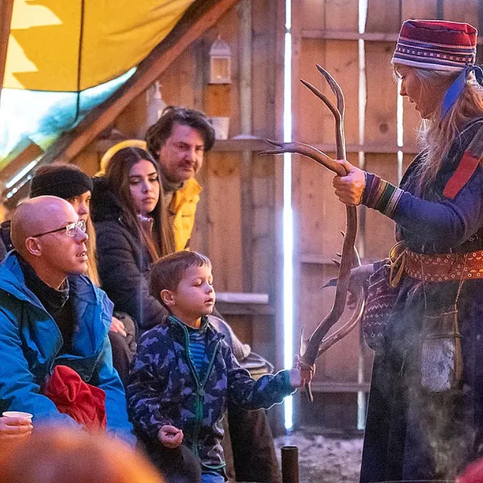 Reinsdyrsafari med sameleir og middag